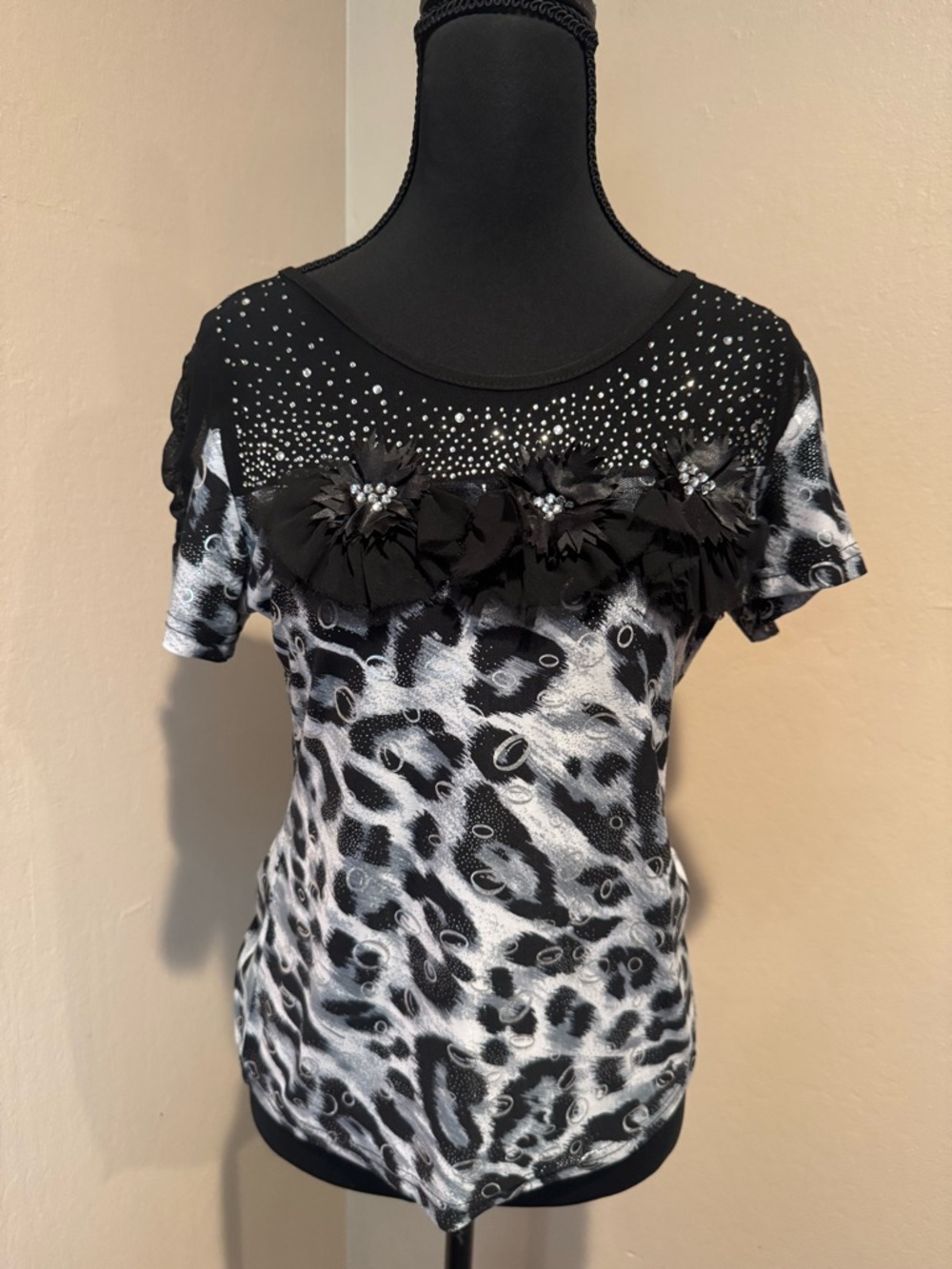 Tian Na Black & White Leopard Print Embellished Short Sleeve Top